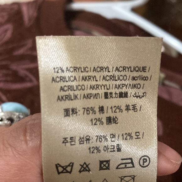 Burberry ladies sweater - Picture 7 of 7